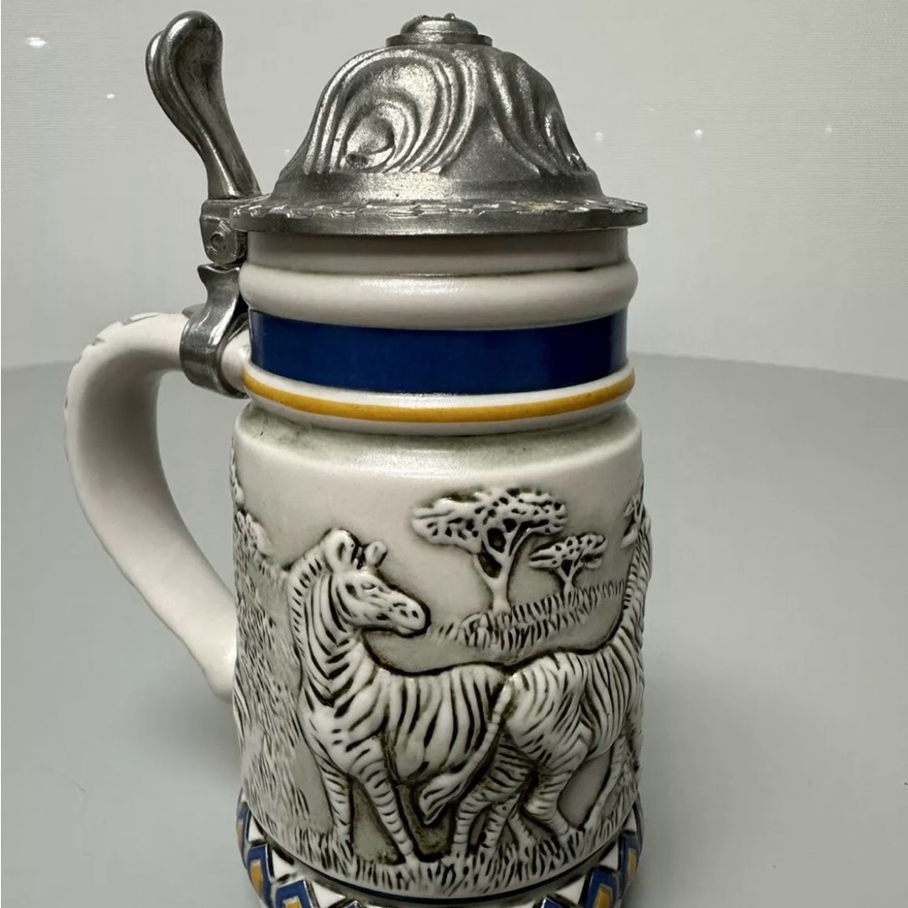 AVON Endangered Zebra Stein